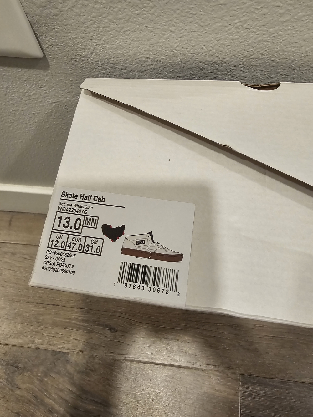 Vans Men’s Half Cab Sneakers in White and Gum - Picture 2 of 9